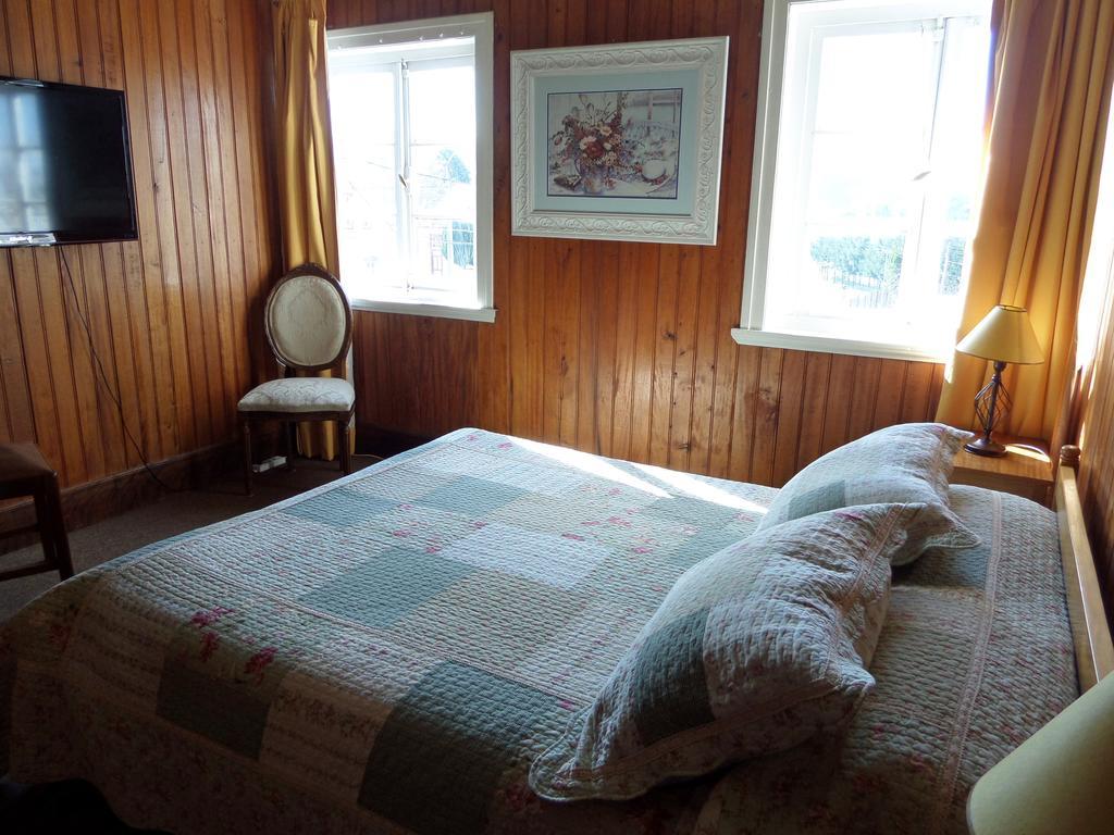 Hostal y Cabañas Villa Germana Puerto Varas Habitación foto