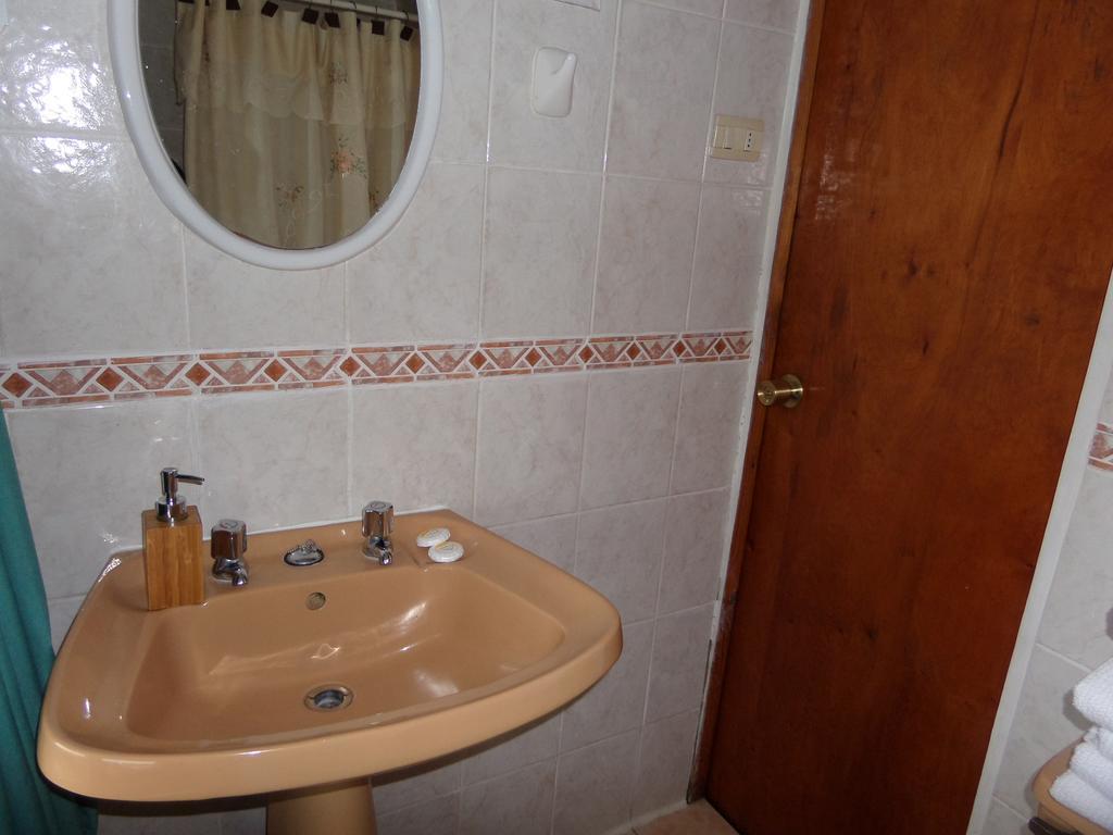 Hostal y Cabañas Villa Germana Puerto Varas Habitación foto