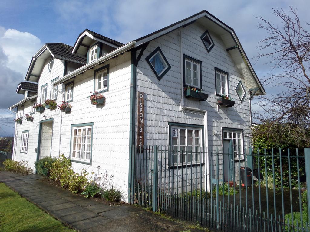 Hostal y Cabañas Villa Germana Puerto Varas Exterior foto